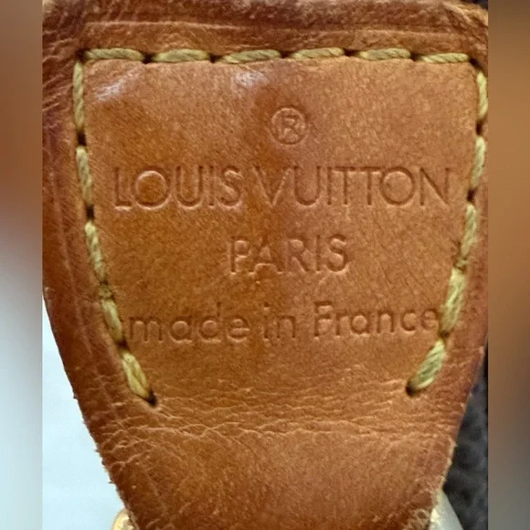 LOUIS VUITTON Monogram Pochette Accessories - Picture 9 of 10